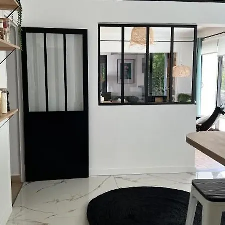 Moderne Et Elegante A Avec Grand Parc Arbore - Fr-1-589-809 ויטל