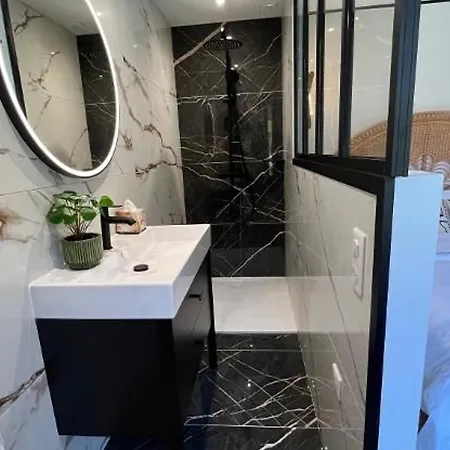 Moderne Et Elegante A Avec Grand Parc Arbore - Fr-1-589-809 Vittel