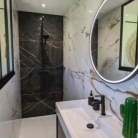 Moderne Et Elegante A Avec Grand Parc Arbore - Fr-1-589-809 *